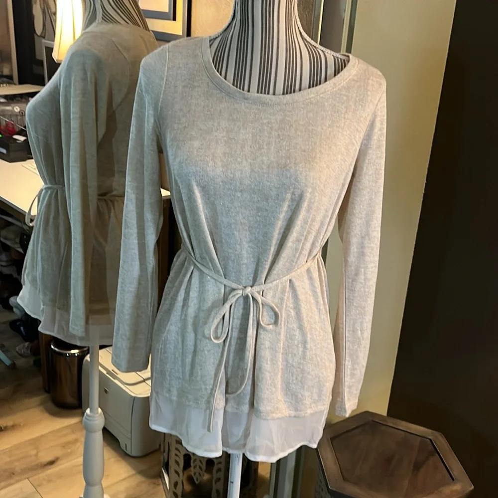 Lilly McKay, cream tunic, with toe option at waist, small - Picture 2 of 6